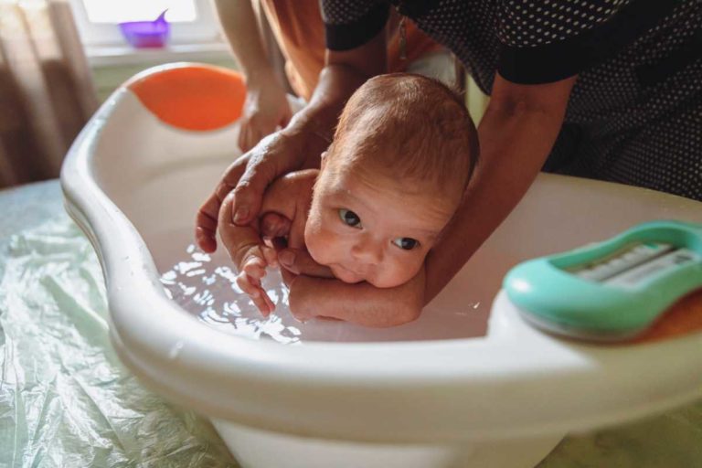 Cuidados no Banho do Bebê